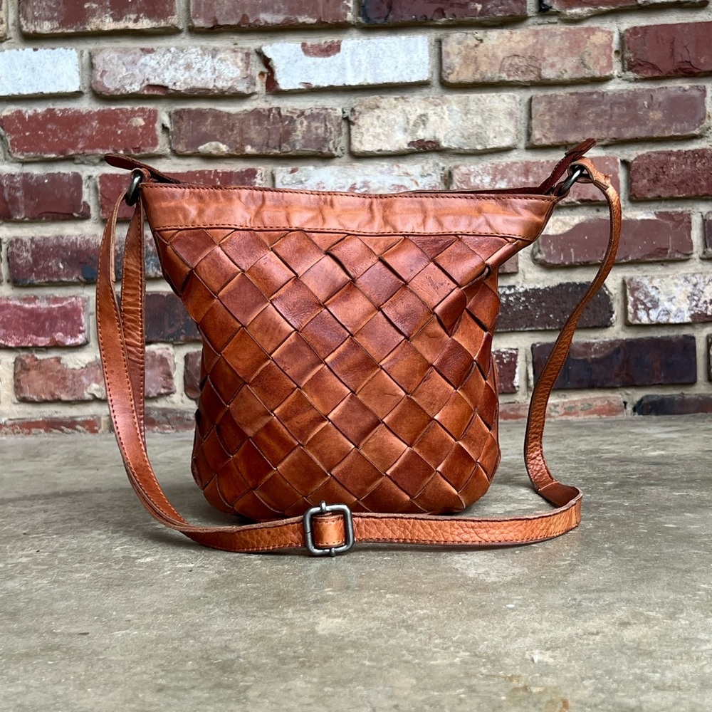 Vintage Woven Leather Crossbody Bucket Bag - Brown